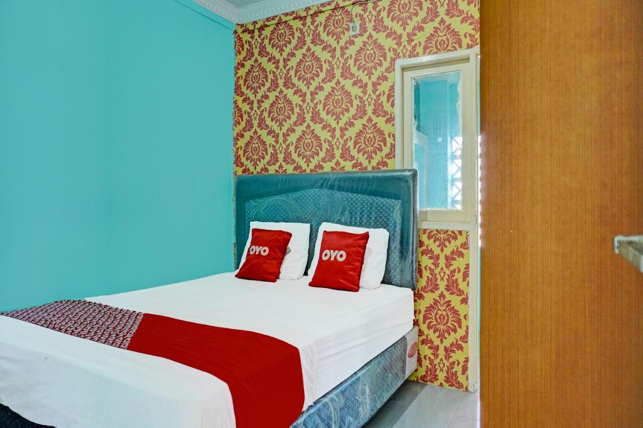 Oyo 91731 Home Stay Elis Cateliya Syariah Karawang Eksteriør billede
