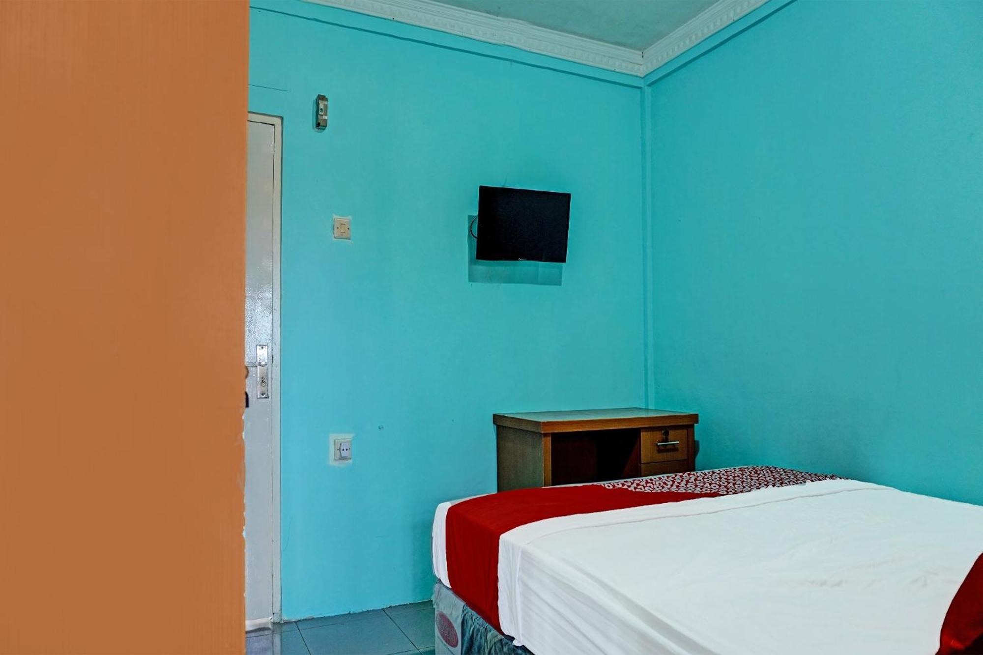 Oyo 91731 Home Stay Elis Cateliya Syariah Karawang Eksteriør billede