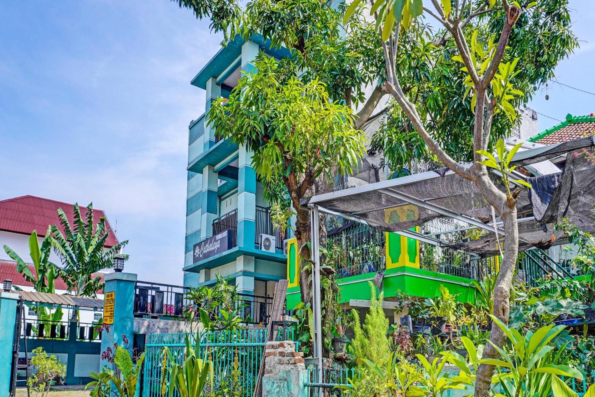 Oyo 91731 Home Stay Elis Cateliya Syariah Karawang Eksteriør billede