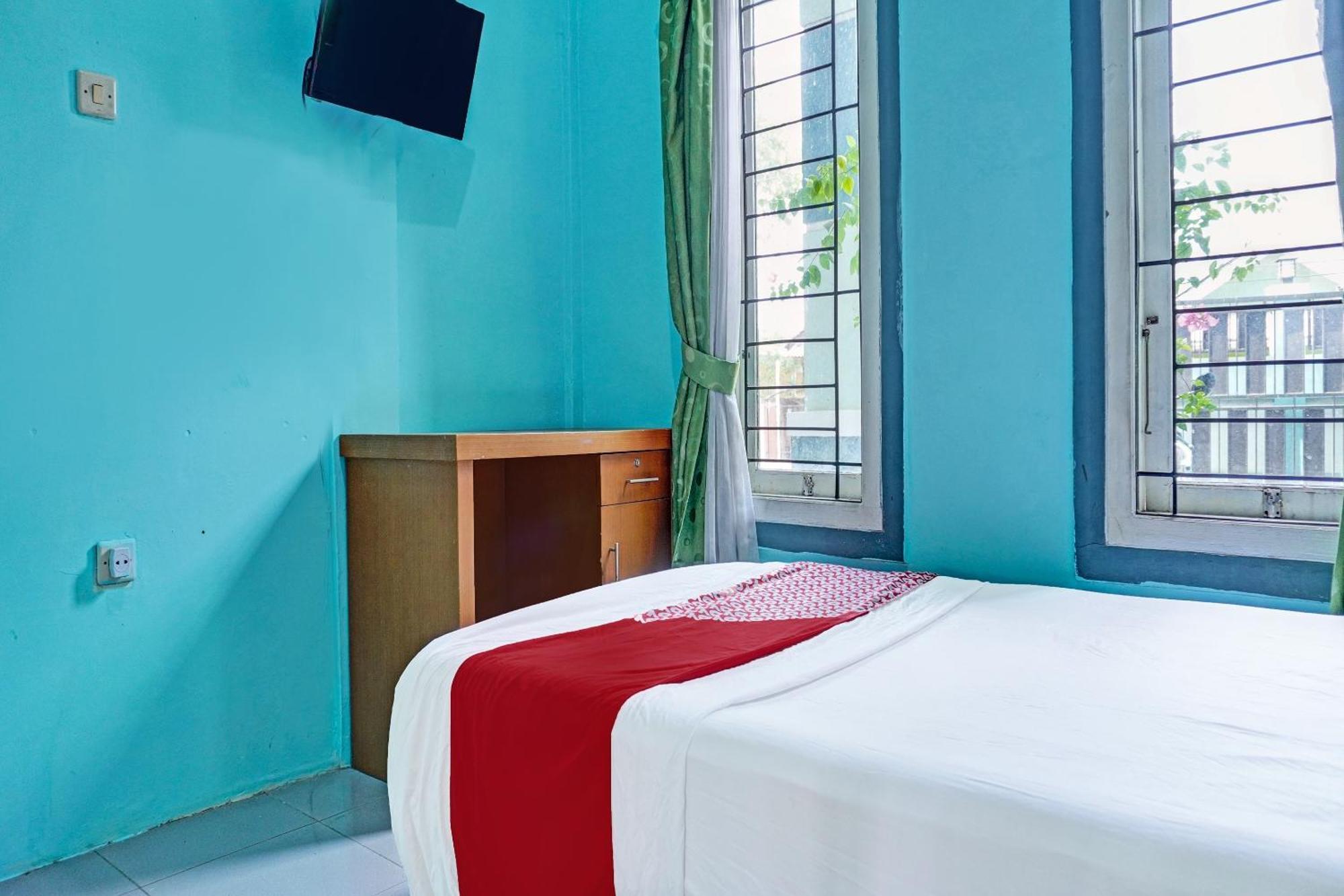 Oyo 91731 Home Stay Elis Cateliya Syariah Karawang Eksteriør billede