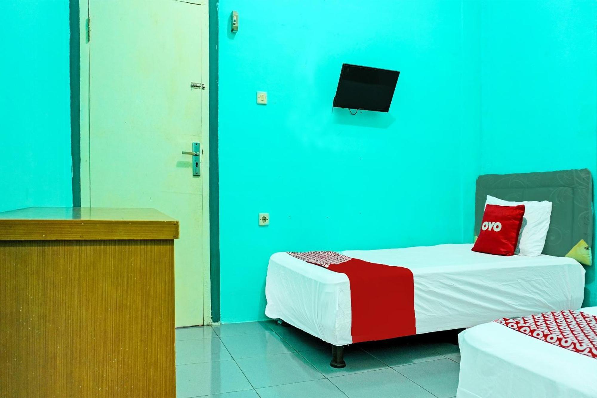 Oyo 91731 Home Stay Elis Cateliya Syariah Karawang Eksteriør billede