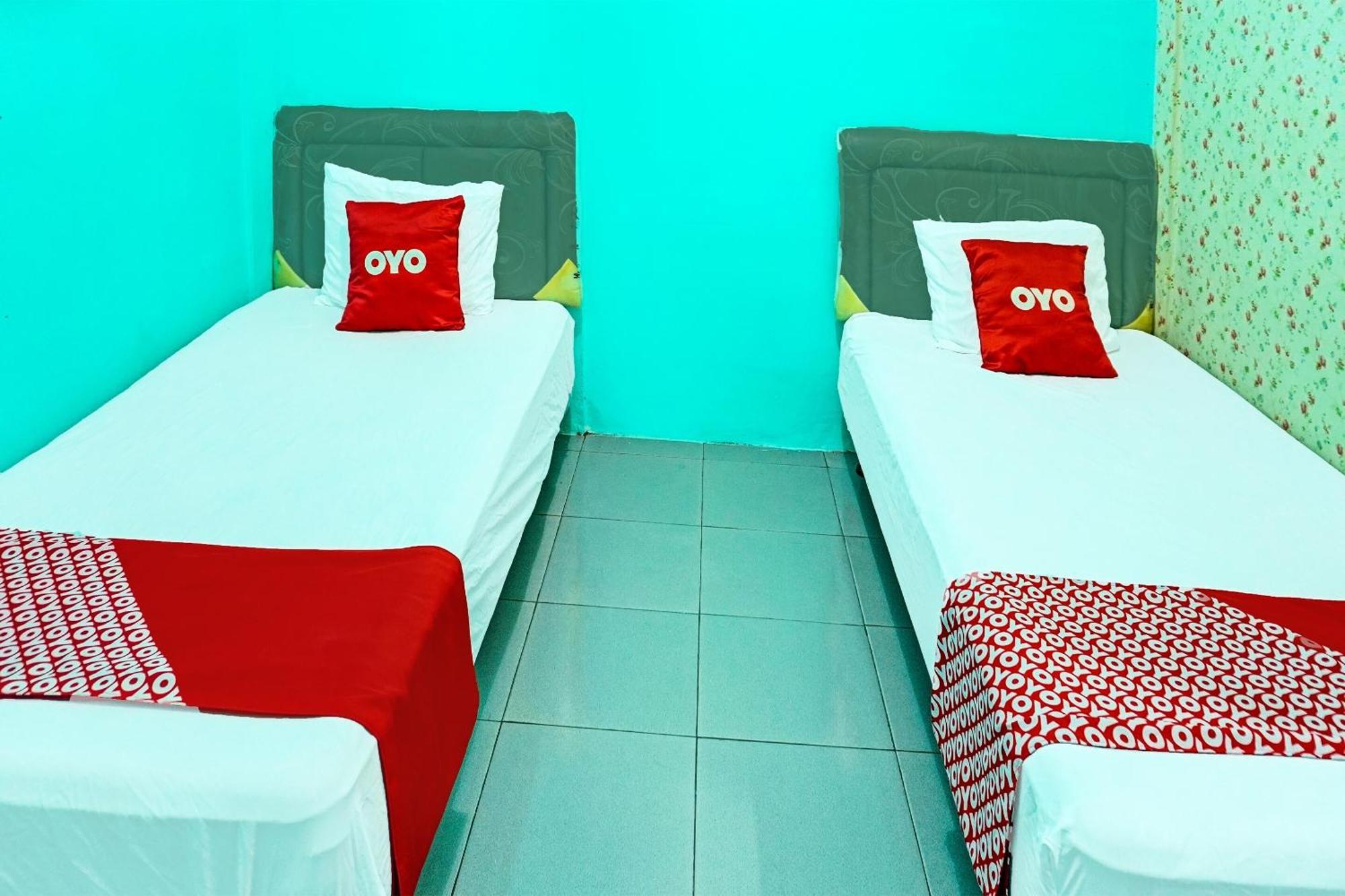 Oyo 91731 Home Stay Elis Cateliya Syariah Karawang Eksteriør billede